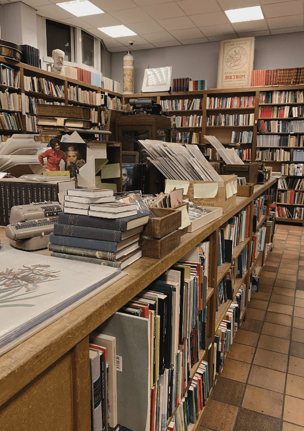 Here is Why You Need to Shop at Bookshop.org